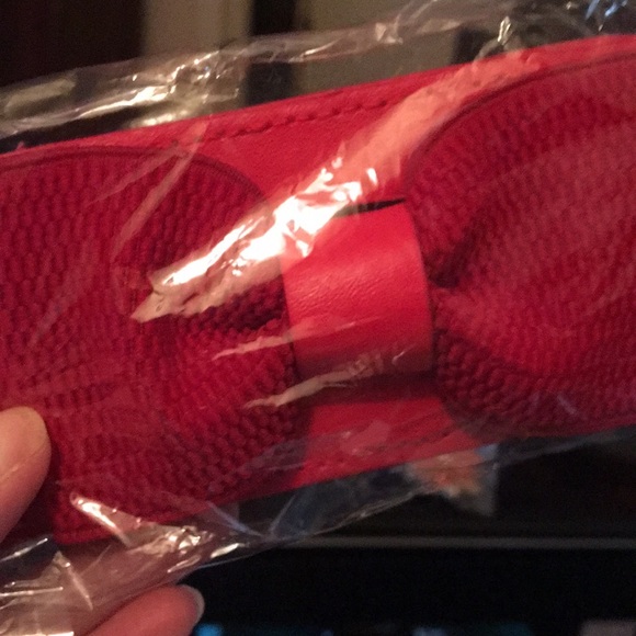 4 Elasticized Bow Belts - Picture 2 of 4